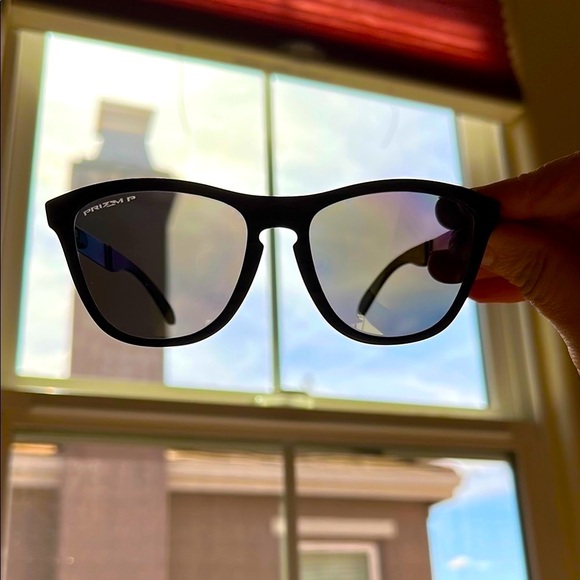 Oakley Frogskins Prizm Polarized Black/Grey Woodgrain Design Sunglasses - Picture 10 of 12